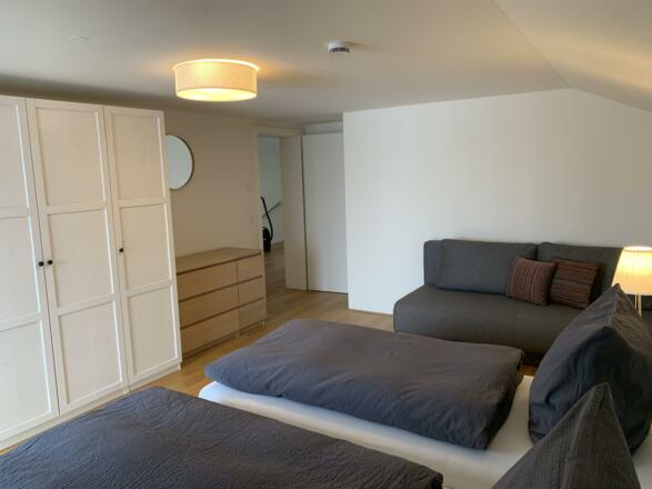 Schlafzimmer mit Blick auf die Tür