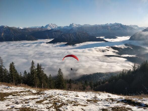 Gleitschirmflieger an der Zwieselalm