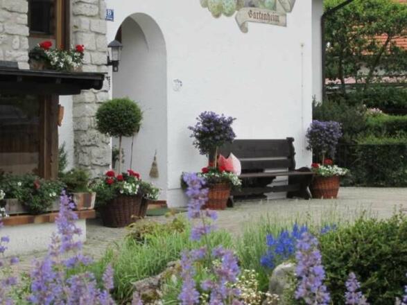 Ruhebank vor unserem Haus