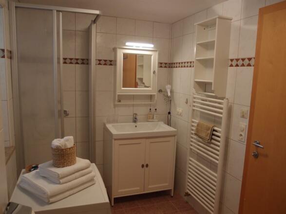 Badezimmer mit Waschmaschine