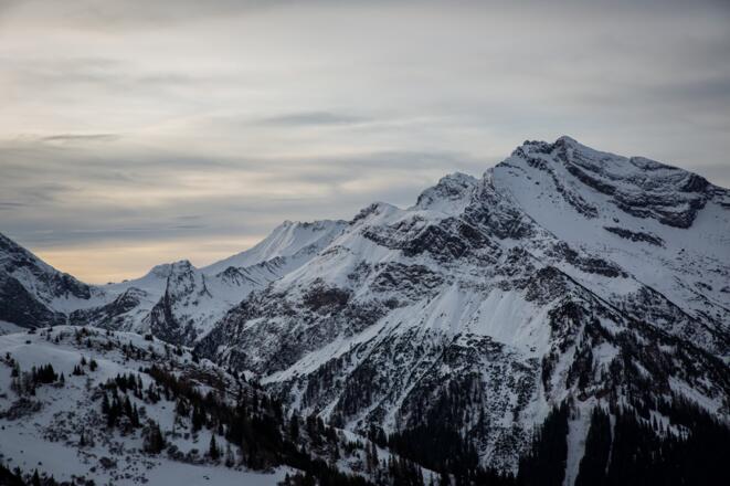 Blick auf die Alpen beim Aufstieg auf den Hahnleskopf