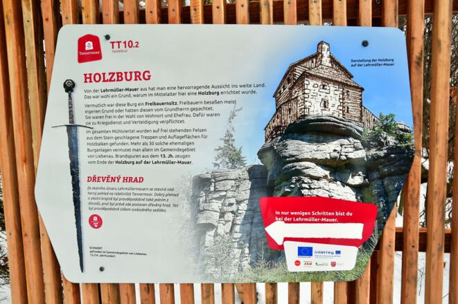Infotafel bei der Lehrmüller-Mauer