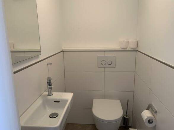 separates WC