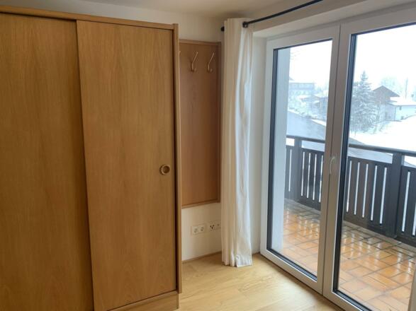 Schlafzimmer mit Blick nach draußen