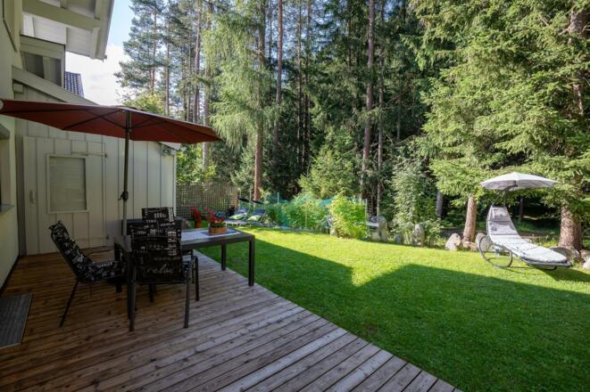 Garten mit Sonnenterrase
