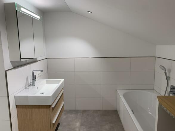 Badezimmer mit Badewanne