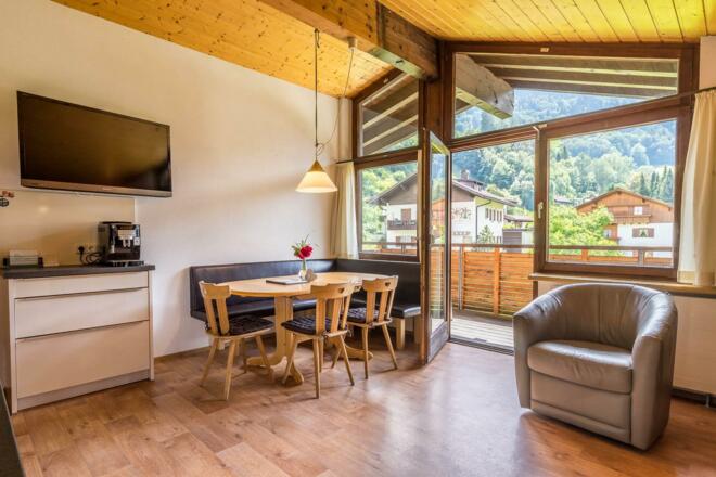 Haus Engstler-Top6 Eßtisch