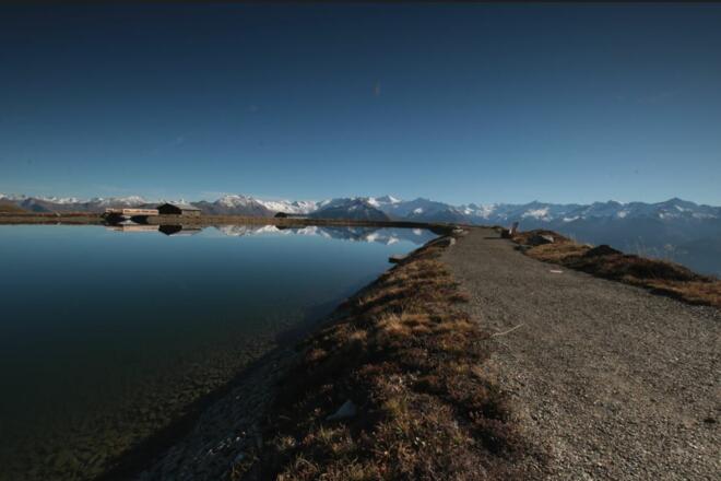 Wandern entlang des Speichersees Braunkogel