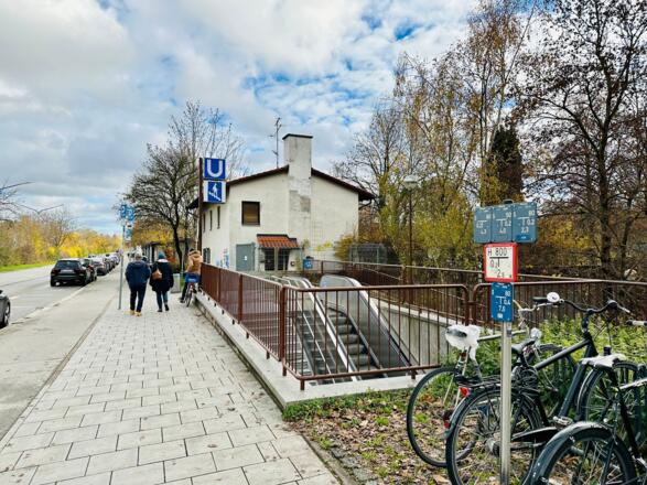 Fahrradgerechter Eingang zur U-Bahn Station Michaelibad