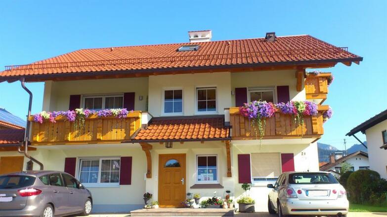Haus_Front_Sommer