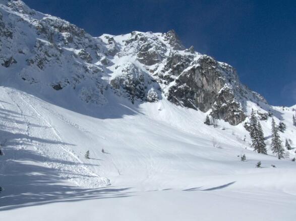 Bei hohem Lawinenrisiko ist die Route unter dem Sebenkopf bedroht.