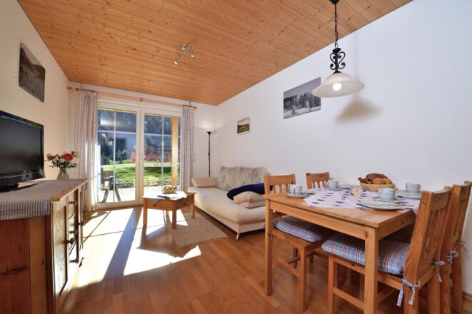 Landhaus Schwarzenberg - Fewo Enzian - Wohnraum
