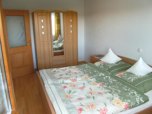 sep. Schlafzimmer der FeWo + 2. Schlafzimmer