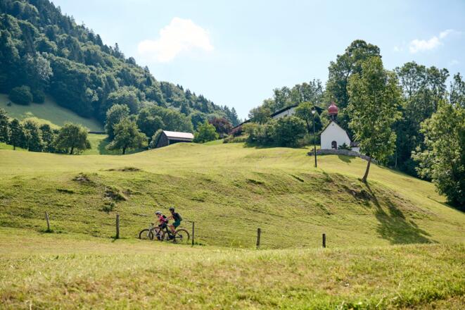 In Laz unterhalb von der Kapelle vorbei