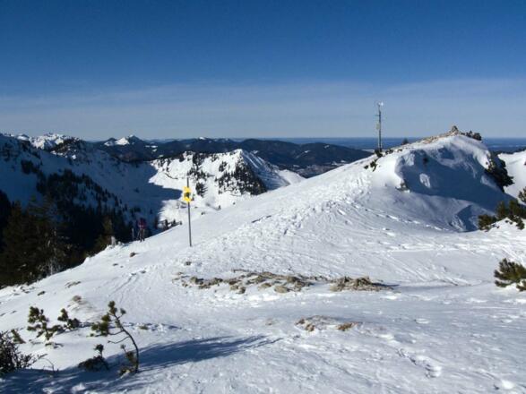 Die Wetterstation beim Skidepot auf dem Vorgipfel
