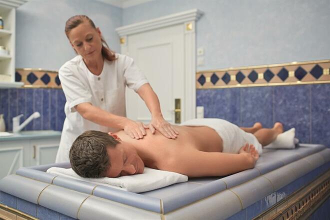 AK_121121_BW_SPA_168