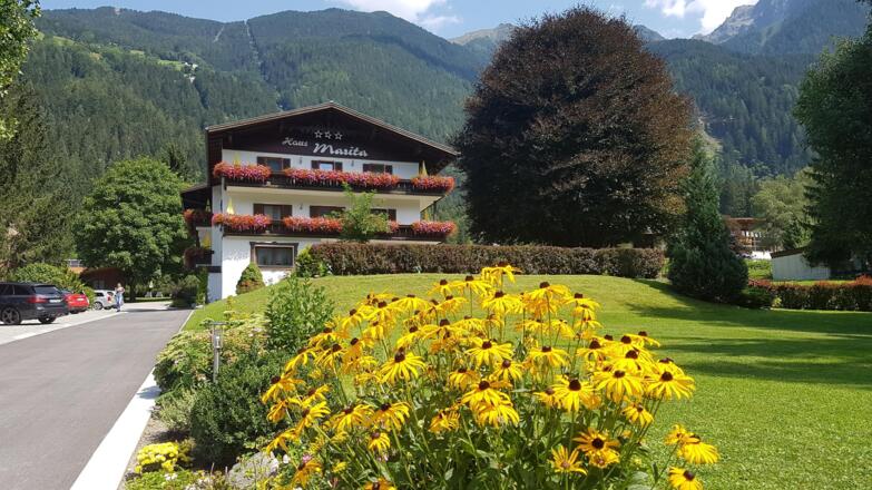 Oetz_Haus Marita_Gartenanlage_1