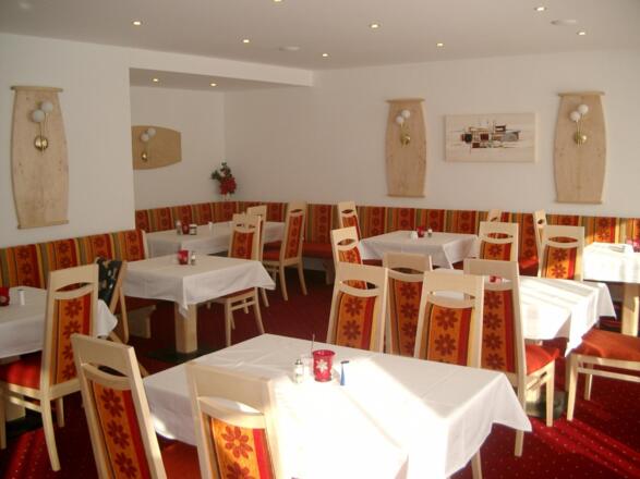 Zimmer_Ferienwohnung_Oetz_Frühstücksraum_Haus Mari