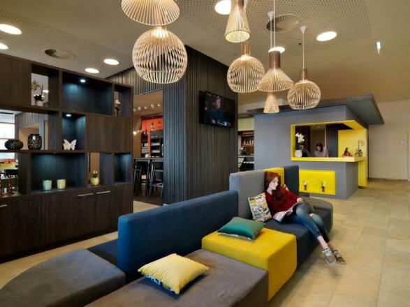 Lobby &amp; Rezeption hwest hotel Hall