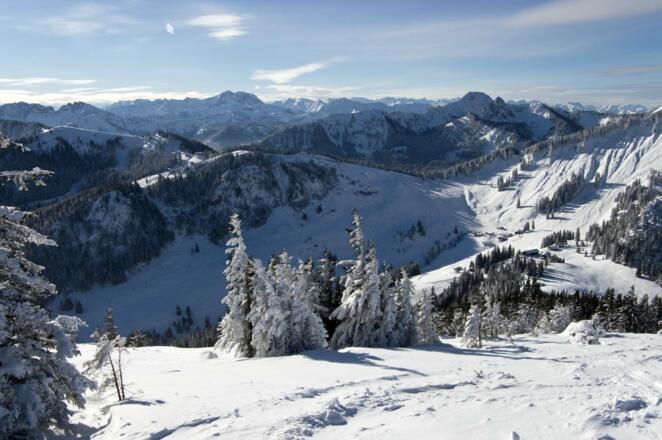 Das Panorama wird immer schöner; hier die Firstalmen
