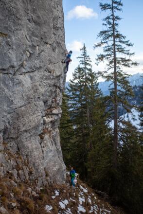 Bei wenig Schnee und milden Temperaturen kann man auch im Winter klettern (hier im Sektor „ Black Velvet“)