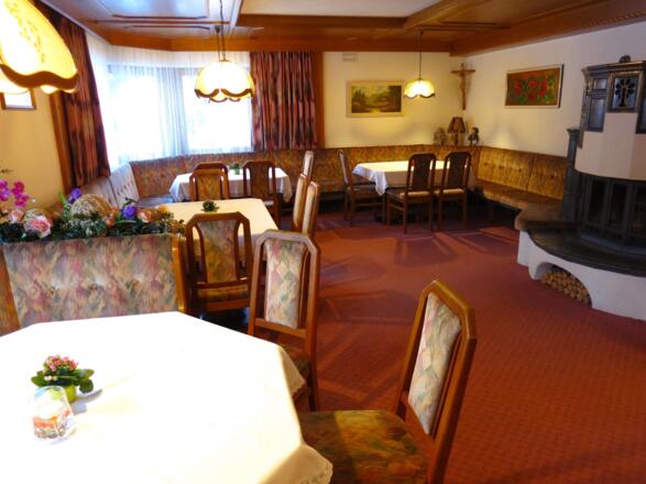 Zimmer_Ferienwohnung_Oetz_Aufenthaltsraum_6