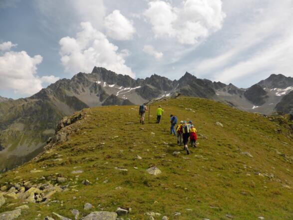Vom Absatzkopfsee zum Gipfelkreuz