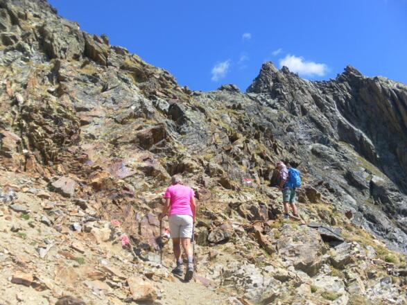 kurzweiliger Felsanstieg zum Rotschragenjoch
