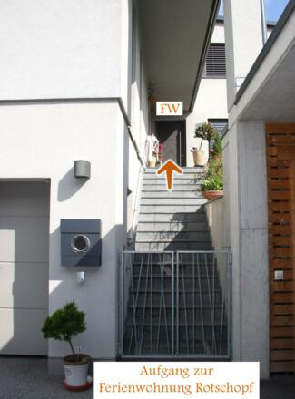 Treppe zur Ferienwohnung Rotschopf