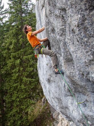 Stefan Rehm im henkeligen Ausstieg von „Grüße aus Agatharied (7+/8-) im Sektor „Antichrist“.