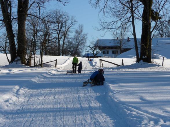 Schlittenbahn direkt vor dem Haus