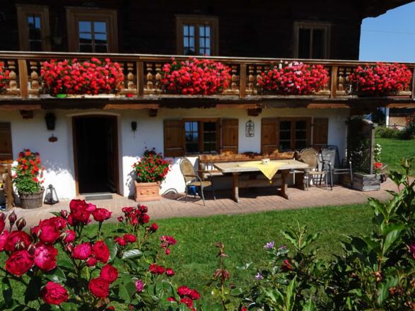 Vor dem Haus