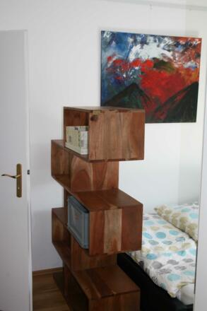 Schlafzimmer mit Doppelbett 1,40 (dient auch als Durchgang zum zweiten Schlafzimmer)