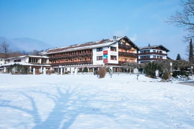 Hotel Terrassenhof, Winteransicht von der Uferpromenade Bad Wiessee aus
