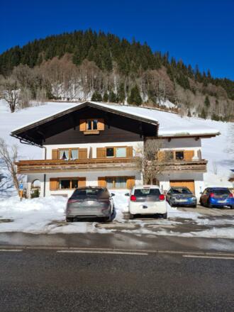 Haus Grauer Winter Seite