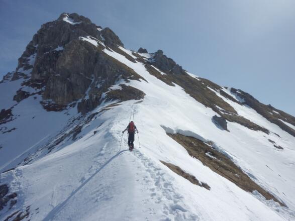 Nach der zweiten aperen Stelle quert man in die Flanke