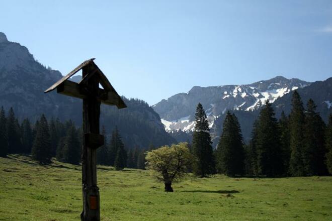 Feldkreuz auf dem Weg zur Vilser Alm