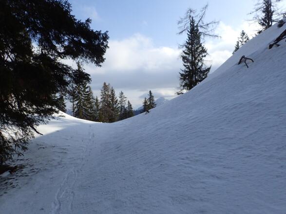 Im flachen Sattel am Ende der Rinne