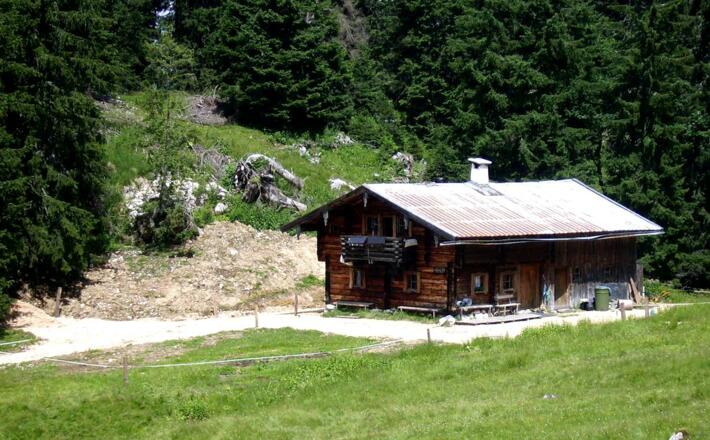 Kaser auf der Lattenbergalm