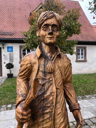 Schlüsselfeld - moderner Jakobuspilger mit Muschelhalsband