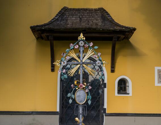 Schmiedeeisernes Grabkreuz