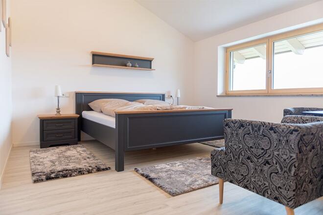 modernes Schlafzimmer mit Dachschräge, Zur goldenen Gans