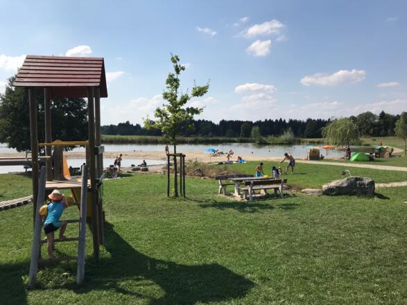 Badesee westlich von Hetten in Hohenpeißenberg