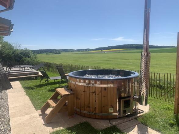 Whirlpool im Garten, Chalet Melanie