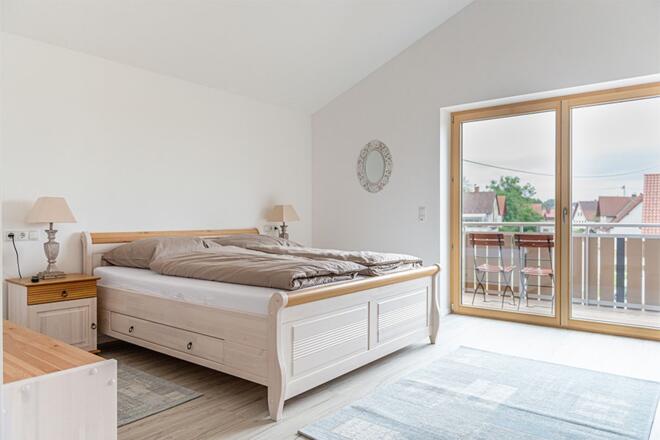 helles Schlafzimmer mit Balkon, Zur goldenen Gans