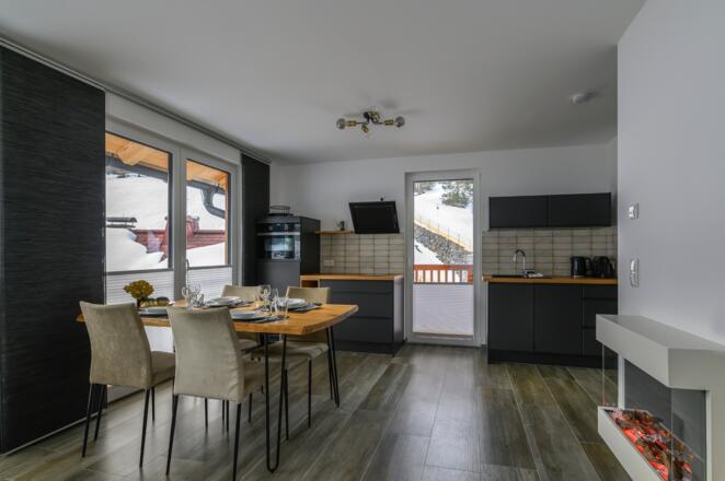 Küche-Esszimmer-Kamin-Ferienwohnung Klugis-Gosau-Foto Nicole Klug