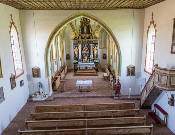 Innenansicht der Wallfahrtskirche St. Willibald in Jesenwang