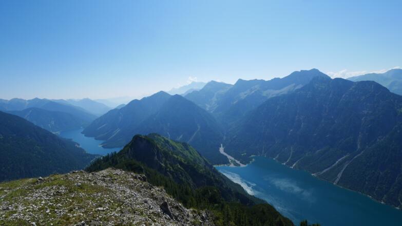 Blick auf Plansee (links) und Heiterwanger See (rechts)