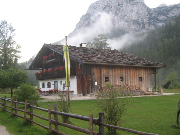 Das Klausbachhaus - Sitz der Nationalpark-Informationsstelle Hintersee.