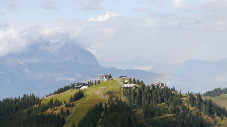 Ehrenbachhöhe von oben, rechts das Hotel Ehrenbachhöhe